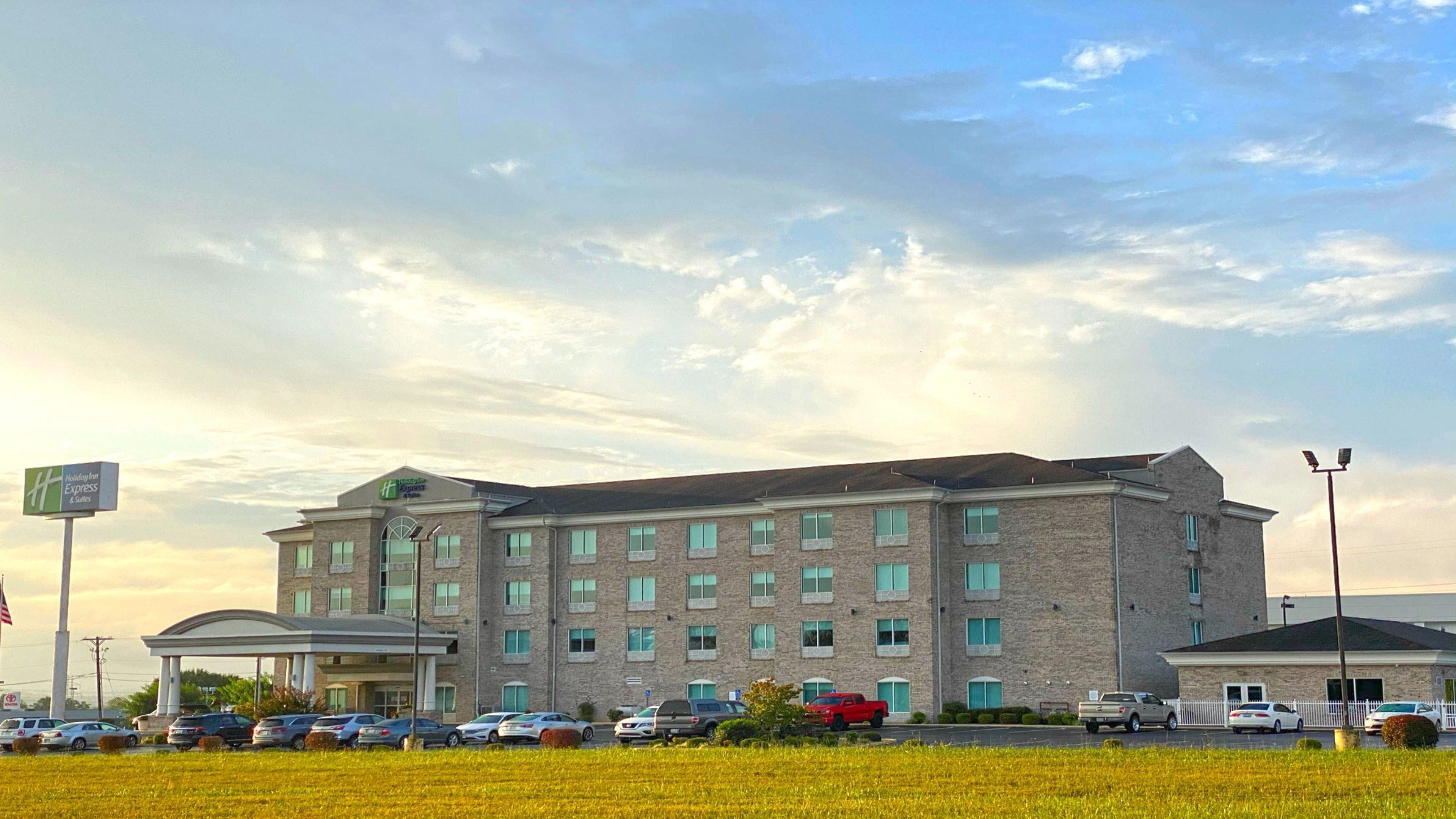 Holiday Inn Express Hotel & Suites Somerset Central By Ihg Exterior photo
